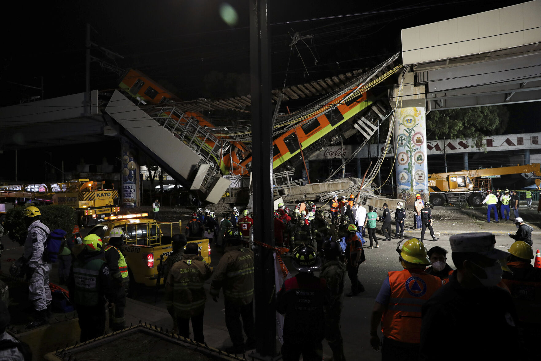 APTOPIX Mexico Metro Collapse